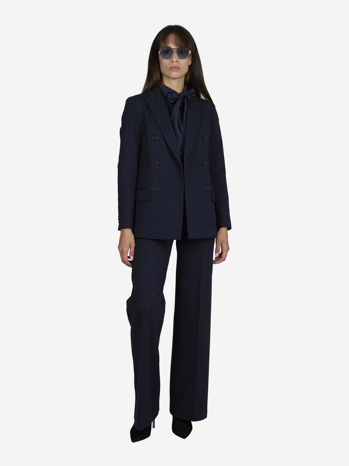 Pantaloni wide leg in viscosa blu notte - indossato, look completo