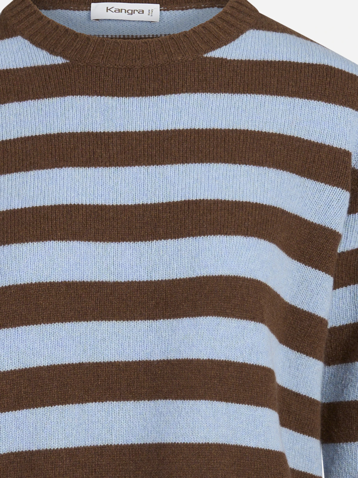 Maglia girocollo a righe in lana e cashmere - dettaglio del girocollo e delle righe