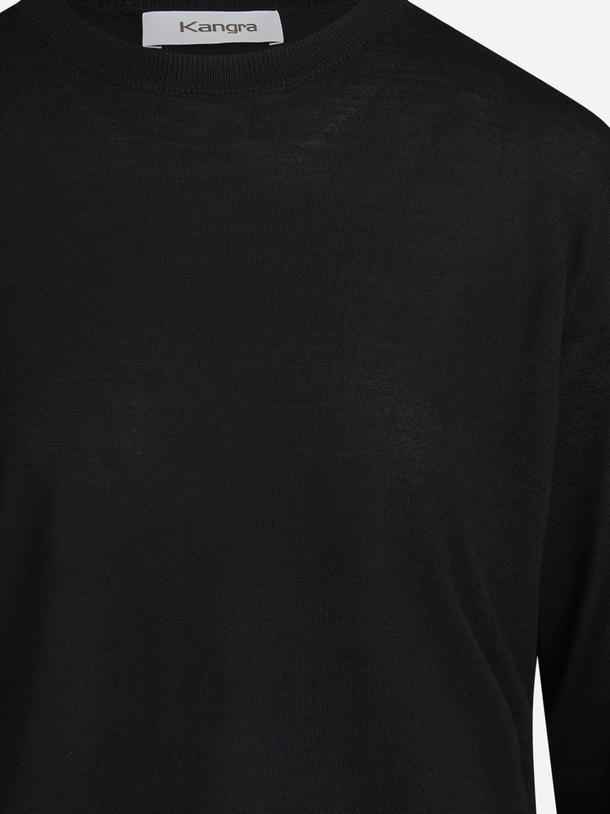 Maglia girocollo oversize in lana vergine nera - dettaglio del prodotto