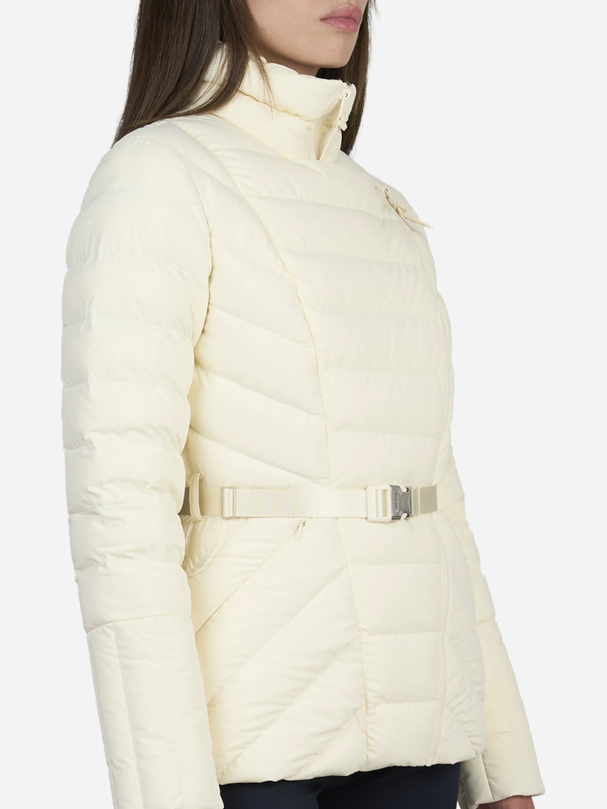 Piumino leggero Eshe bianco - dettaglio indossato