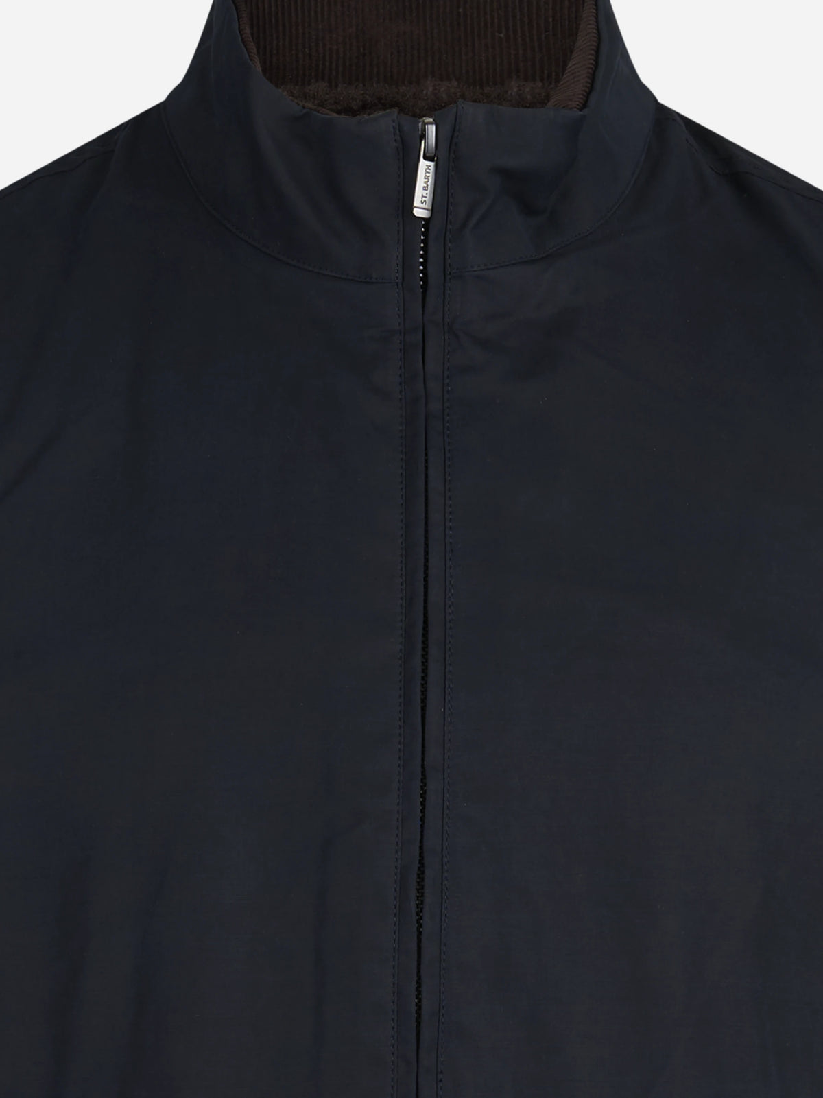 Gilet Edgar cerato con interno teddy blu - dettaglio del ricamo o della costruzione