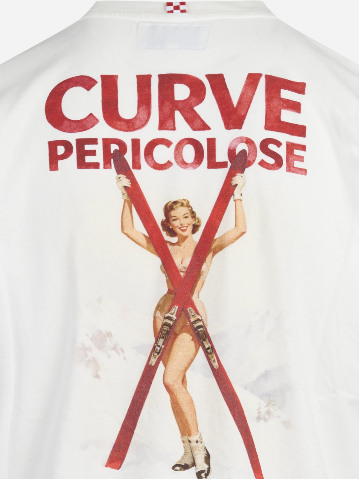 T-shirt Arnott Warm Curve Pericolose bianca - dettaglio del ricamo o della costruzione