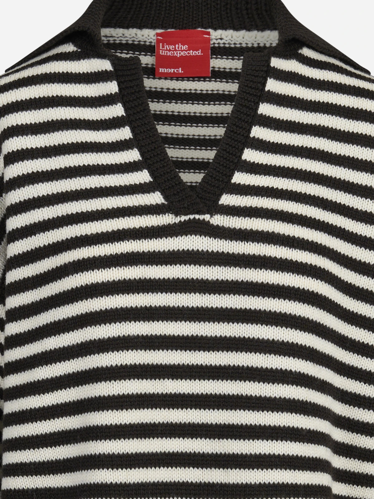 Polo rigata in lana marrone e bianca - dettaglio del prodotto