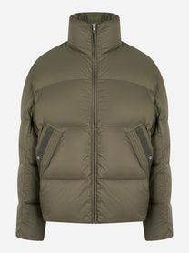 Piumino con collo alto color verde militare di Mordecai, vista frontale