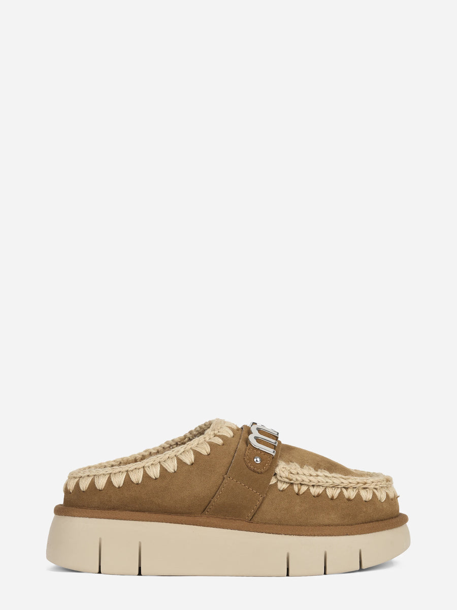 Sabot Bounce Clog Metal Logo in suede marrone - vista laterale