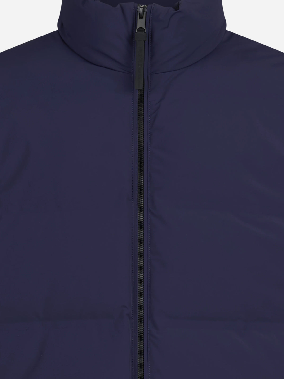 Piumino Tama con collo alto blu - dettaglio del prodotto