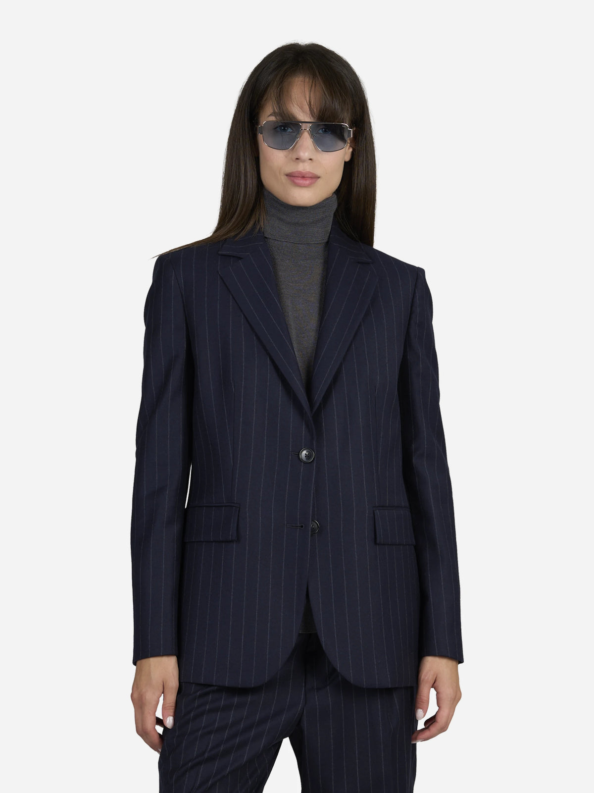 Blazer monopetto gessato blu - indossato, vista frontale