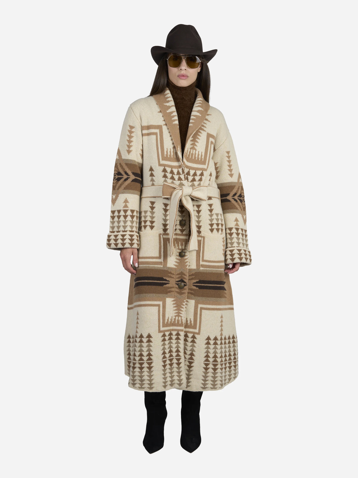 Cappotto cardigan Dineth in lana jacquard avorio - indossato, vista frontale