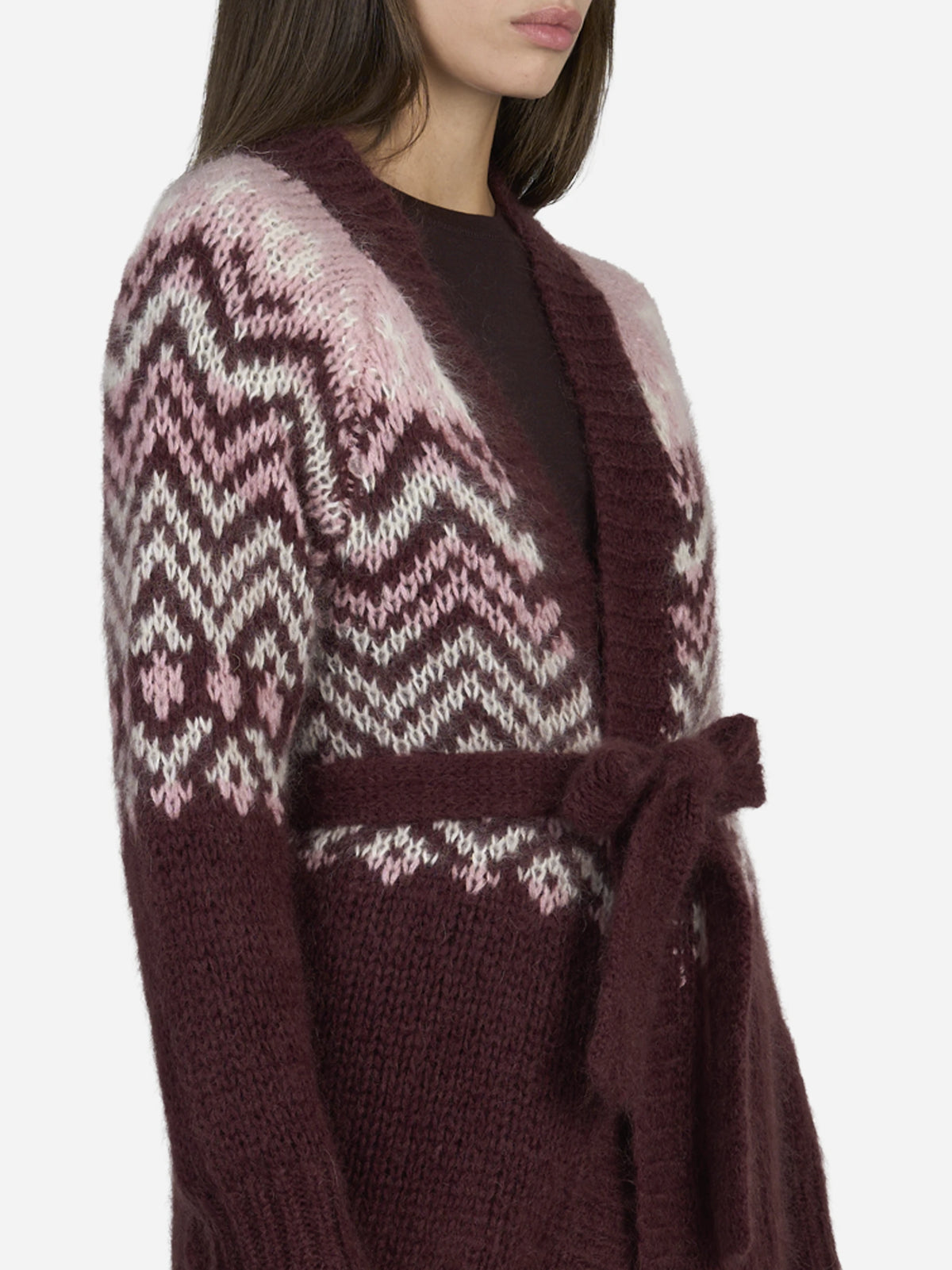 Cardigan Jane in lana jacquard prugna - dettaglio indossato