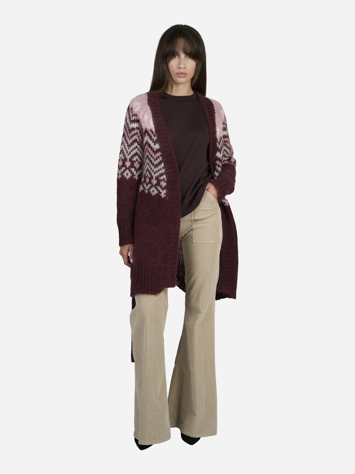 Cardigan Jane in lana jacquard prugna - indossato, look completo
