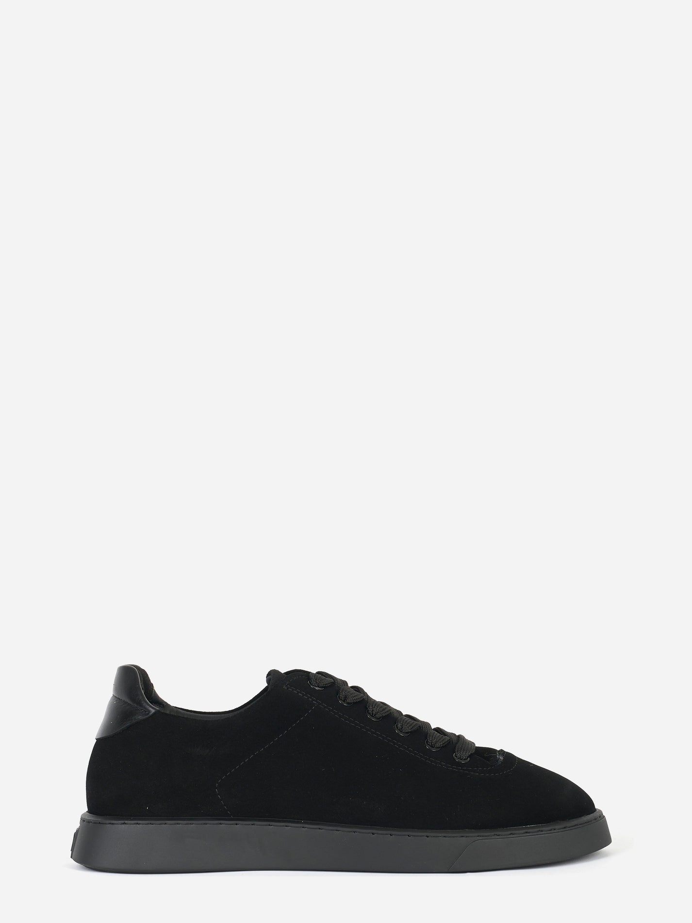 Sneakers Referenc Studios The Cassetta in suede nero lato