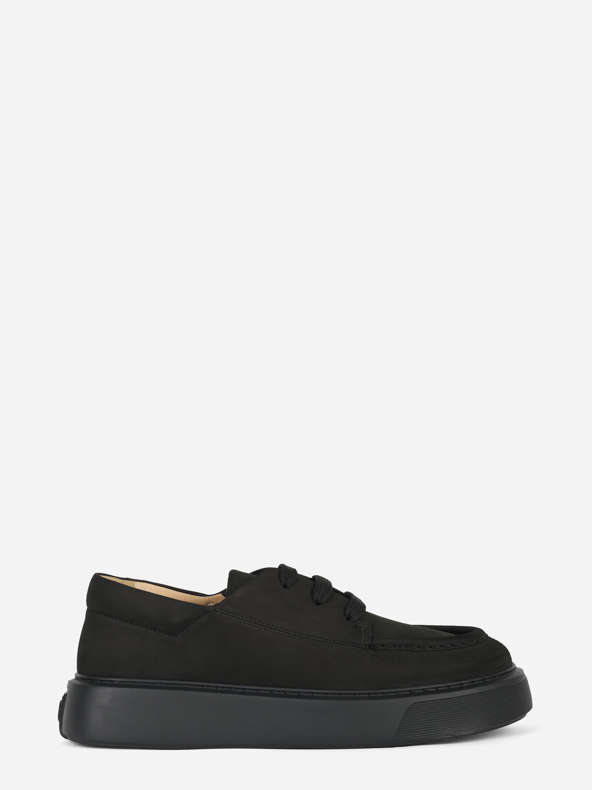 Sneakers The Tahoe in nabuk nero Referencestudio vista laterale sinistra