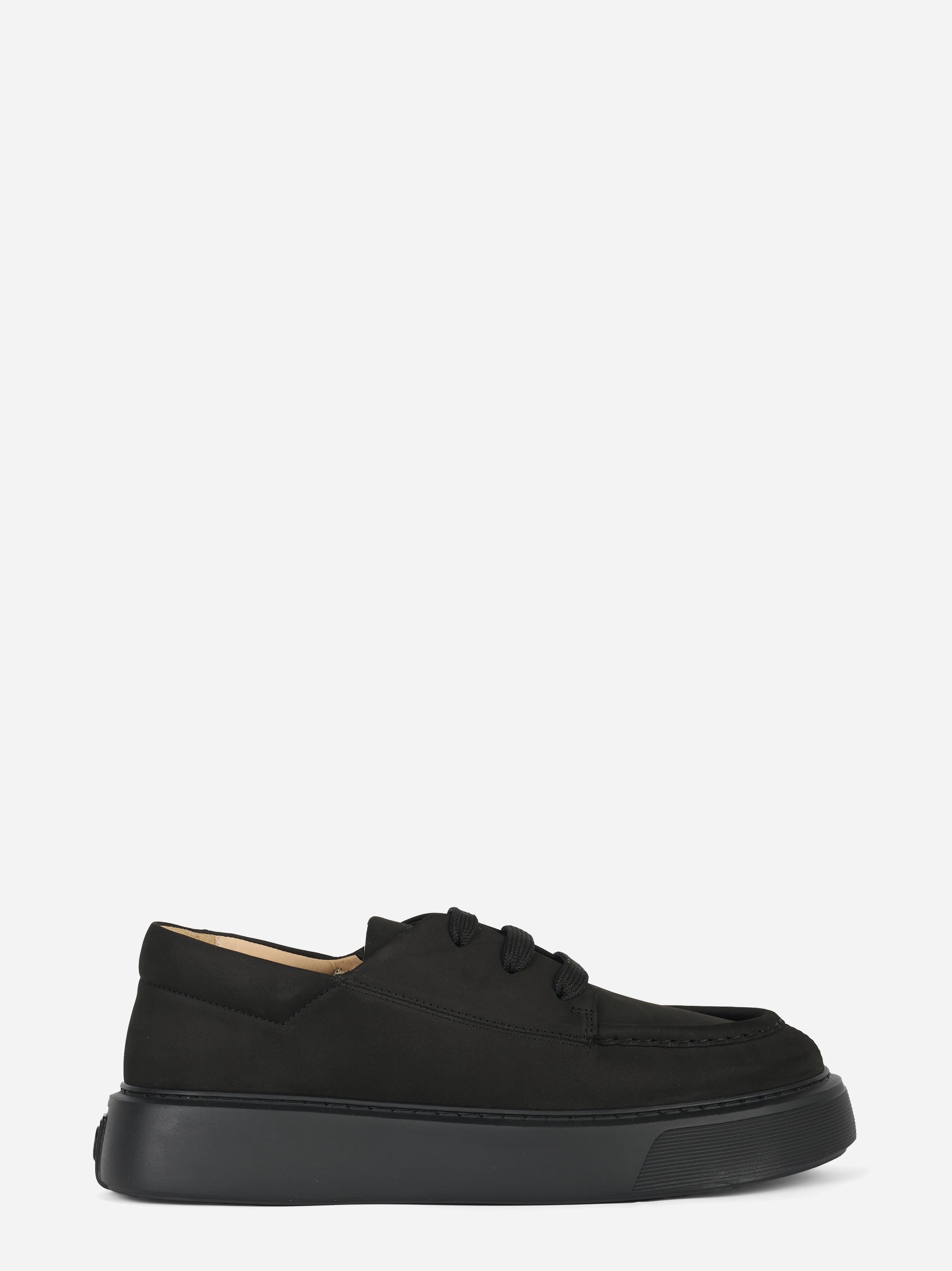 Sneakers The Tahoe in nabuk nero Referencestudio vista laterale sinistra