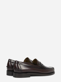 Mocassino Classic Dan in pelle bordeaux - vista laterale della coppia