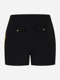 Shorts neri Elisabetta Franchi con tasche posteriori e dettagli dorati, vista posteriore