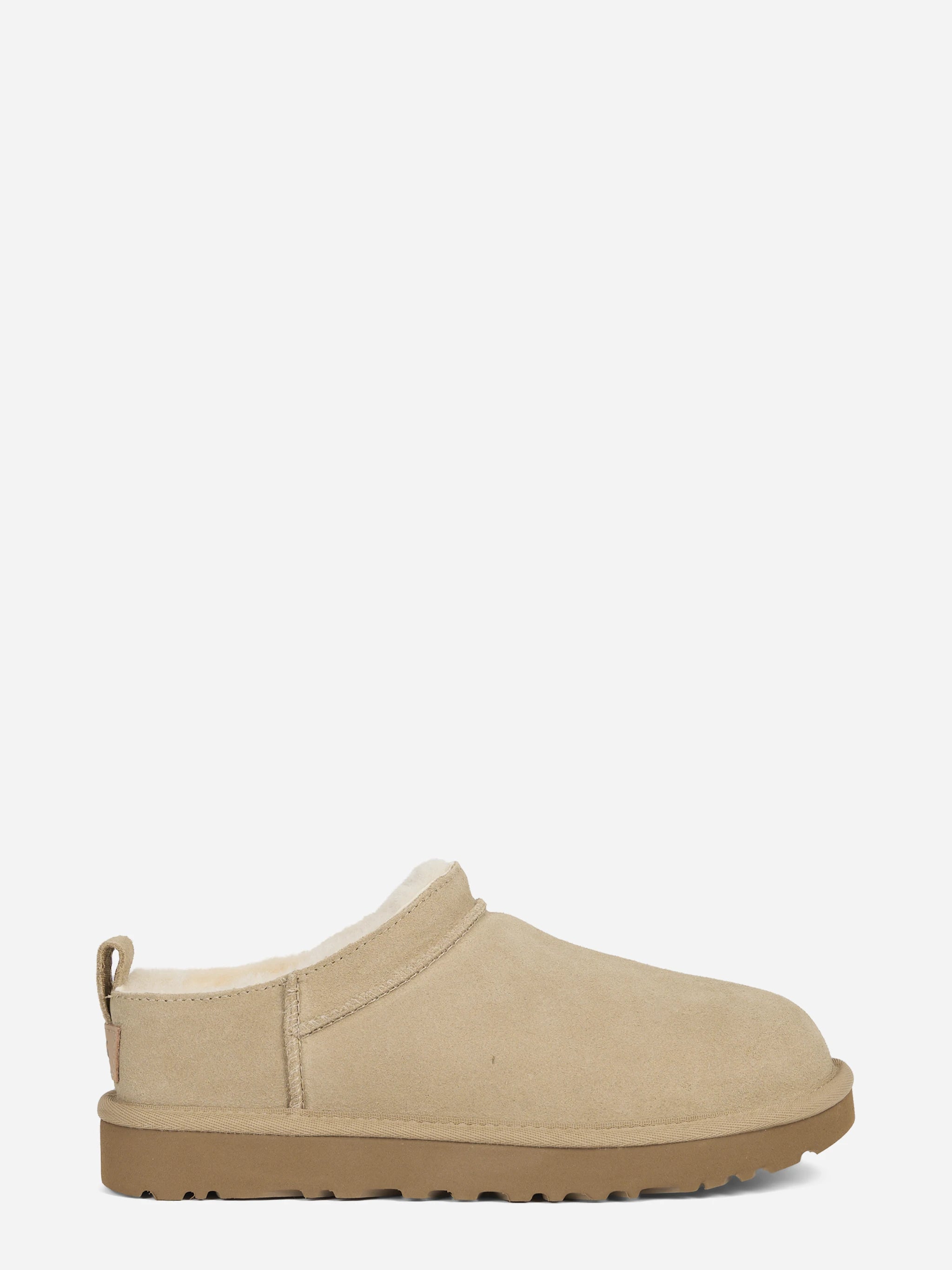 Stivaletto Classic Micro in camoscio Sand - vista laterale