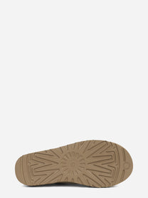 Stivaletto Classic Micro in camoscio Sand - vista laterale della coppia
