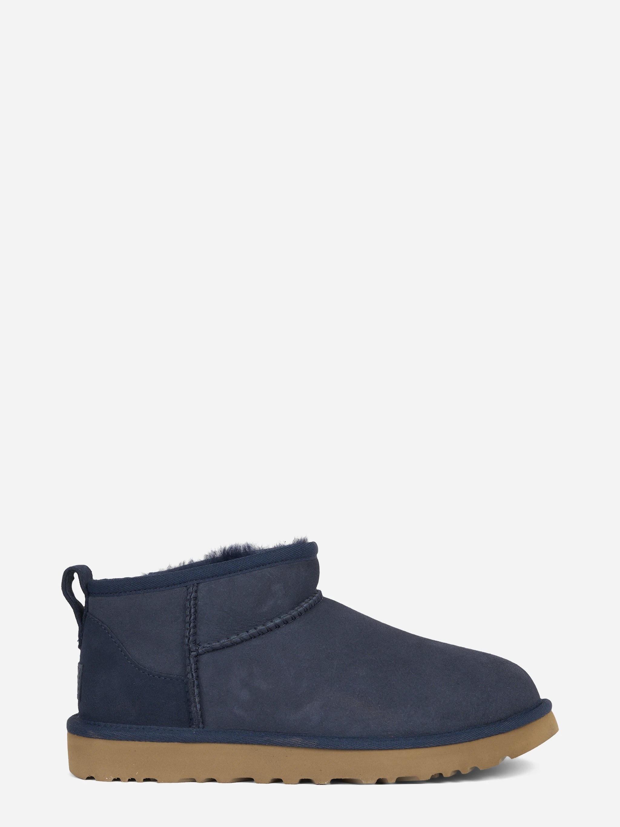 Stivaletto Classic Ultra Mini in montone Dark Indigo - vista laterale
