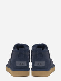 Stivaletto Classic Ultra Mini in montone Dark Indigo - vista tre quarti
