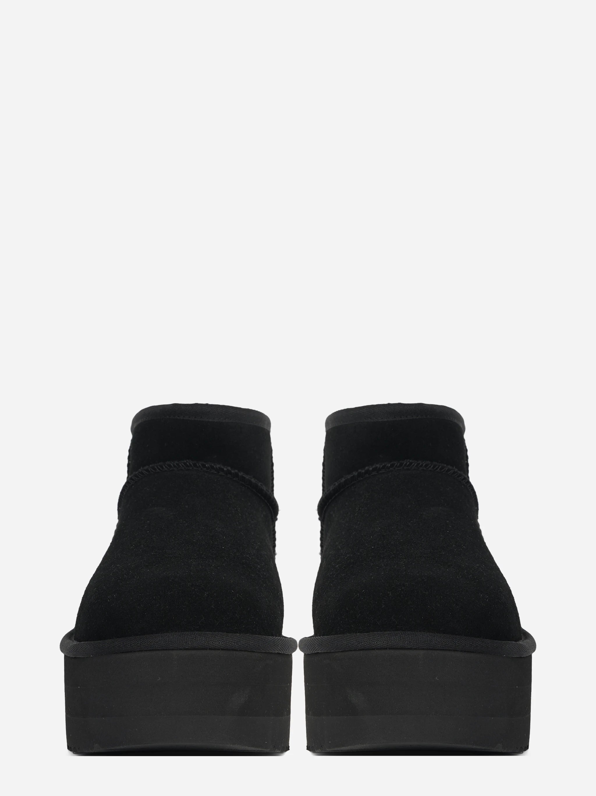 Stivaletto Classic Ultra Mini Platform in camoscio nero - vista frontale