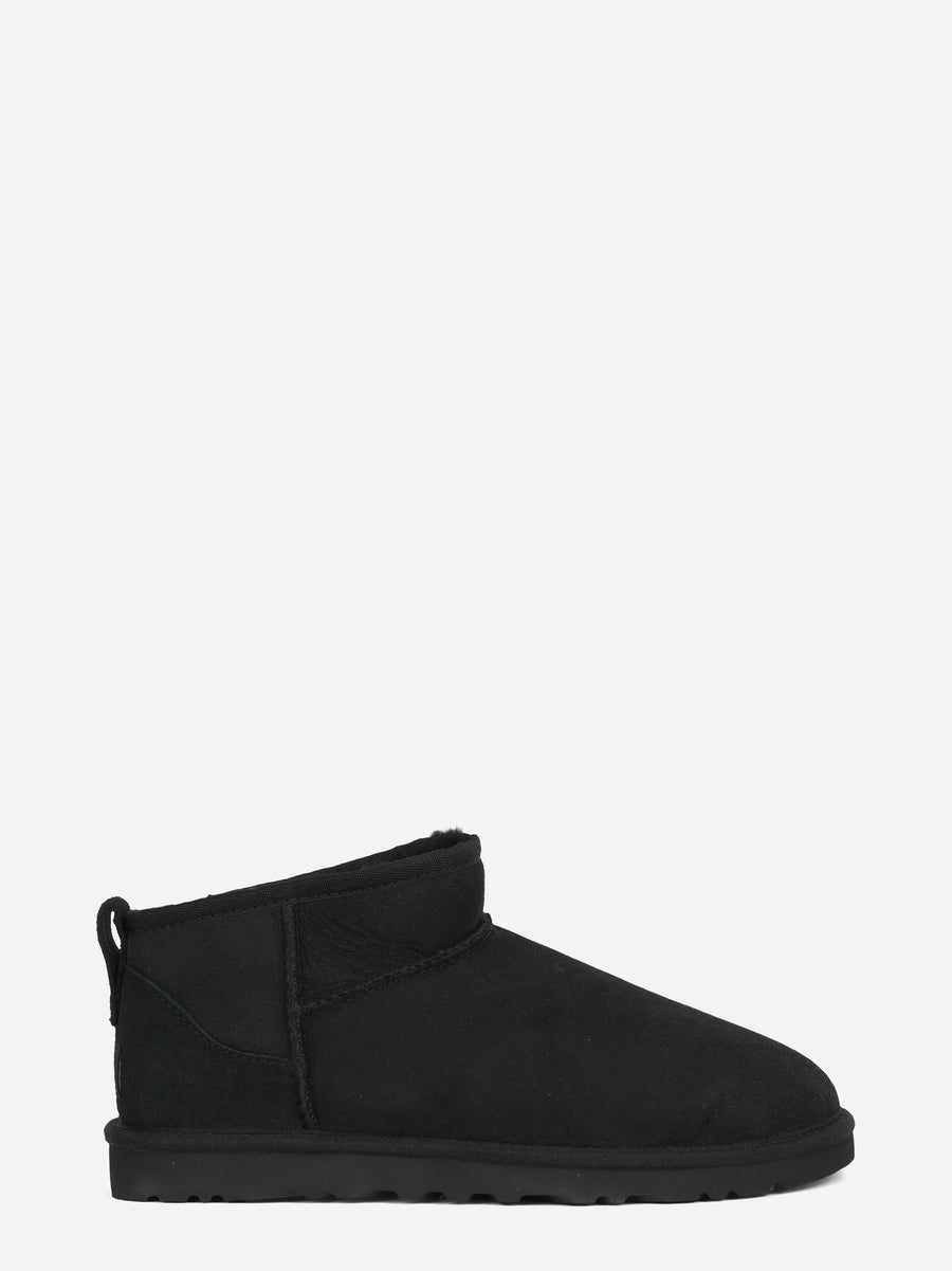 Stivaletto Classic Ultra Mini in montone nero - vista laterale