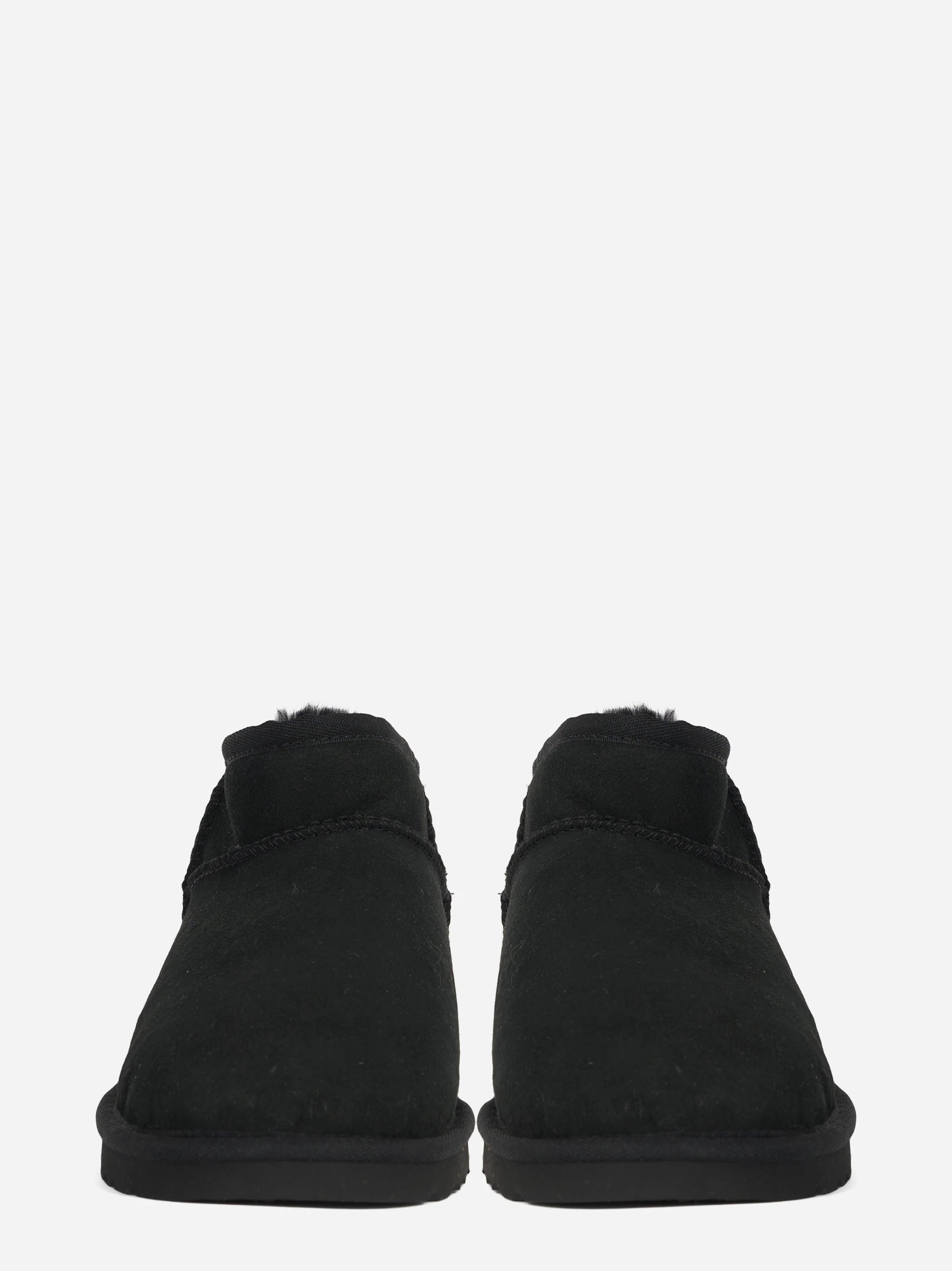 Stivaletto Classic Ultra Mini in montone nero - vista frontale