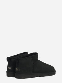 Stivaletto Classic Ultra Mini in montone nero - vista posteriore